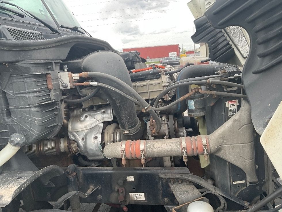 Day Cab Tractor-Heavy Duty Tractors-Freightliner-2019-Cascadia 12564ST-Milwaukee-WI-598,416\n\t\tmiles-$ 27,250 - Image 15