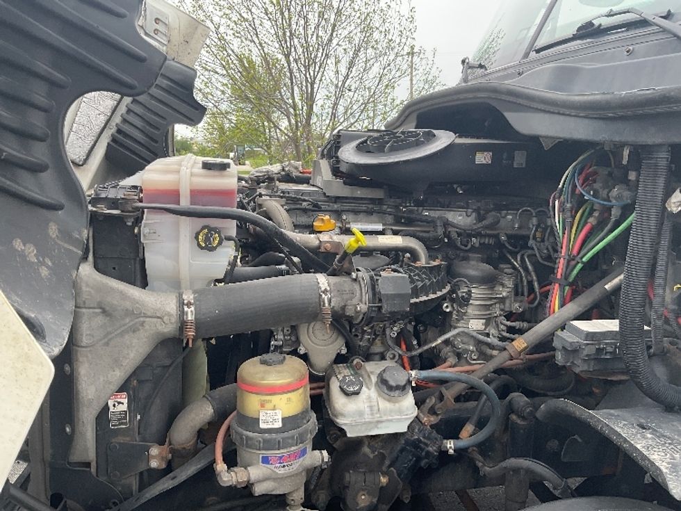 Day Cab Tractor-Heavy Duty Tractors-Freightliner-2019-Cascadia 12564ST-Milwaukee-WI-598,416\n\t\tmiles-$ 27,250 - Image 16