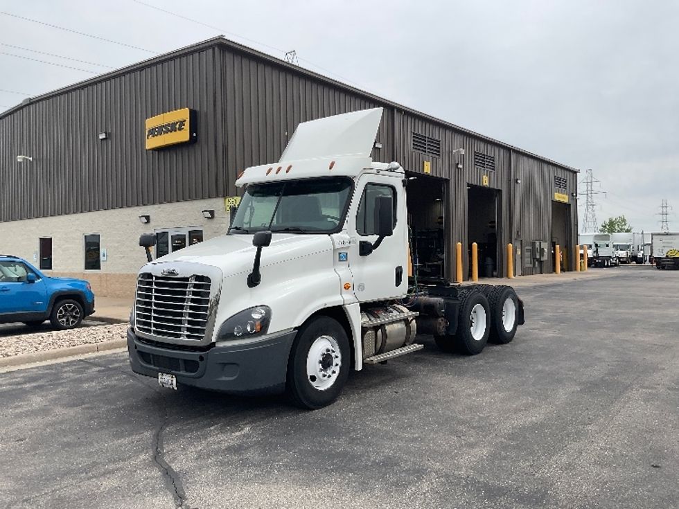 Day Cab Tractor-Heavy Duty Tractors-Freightliner-2019-Cascadia 12564ST-Milwaukee-WI-598,416\n\t\tmiles-$ 27,250 - Image 3