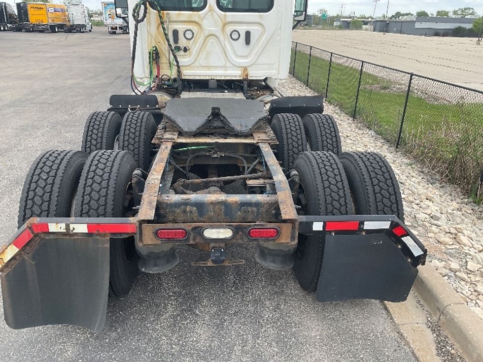 Day Cab Tractor-Heavy Duty Tractors-Freightliner-2019-Cascadia 12564ST-Milwaukee-WI-598,416\n\t\tmiles-$ 27,250 - Image 6