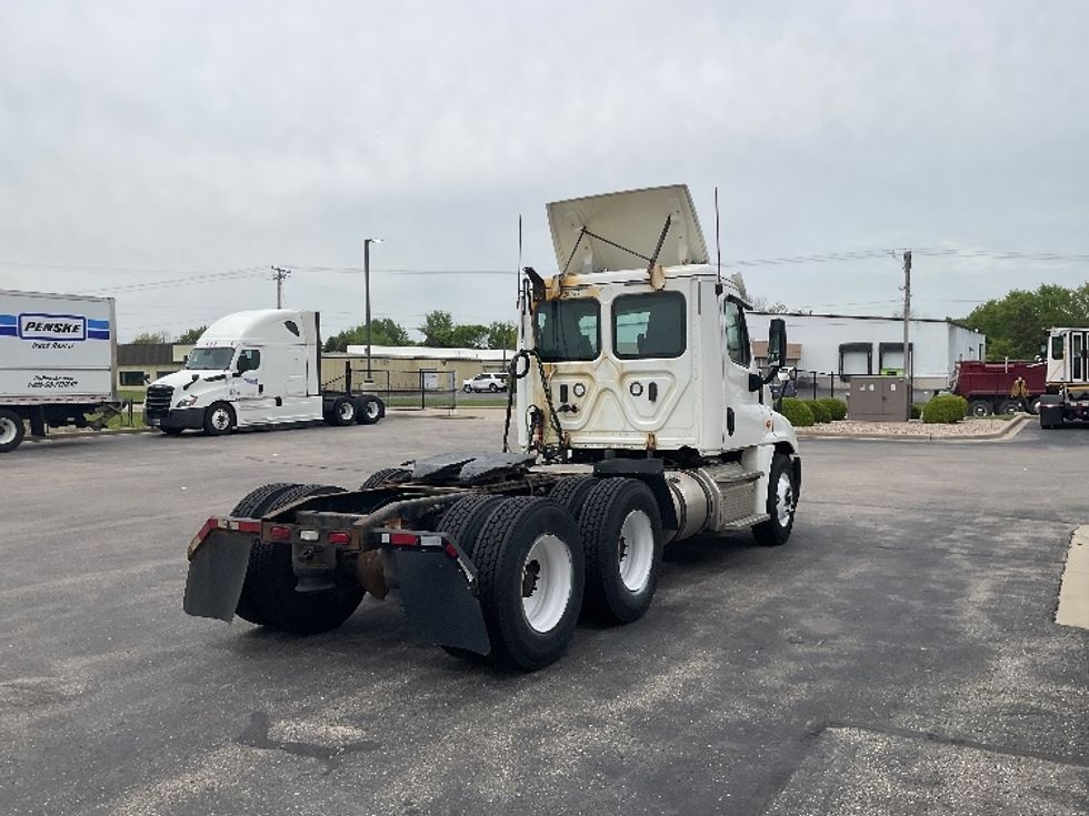 Day Cab Tractor-Heavy Duty Tractors-Freightliner-2019-Cascadia 12564ST-Milwaukee-WI-598,416\n\t\tmiles-$ 27,250 - Image 7