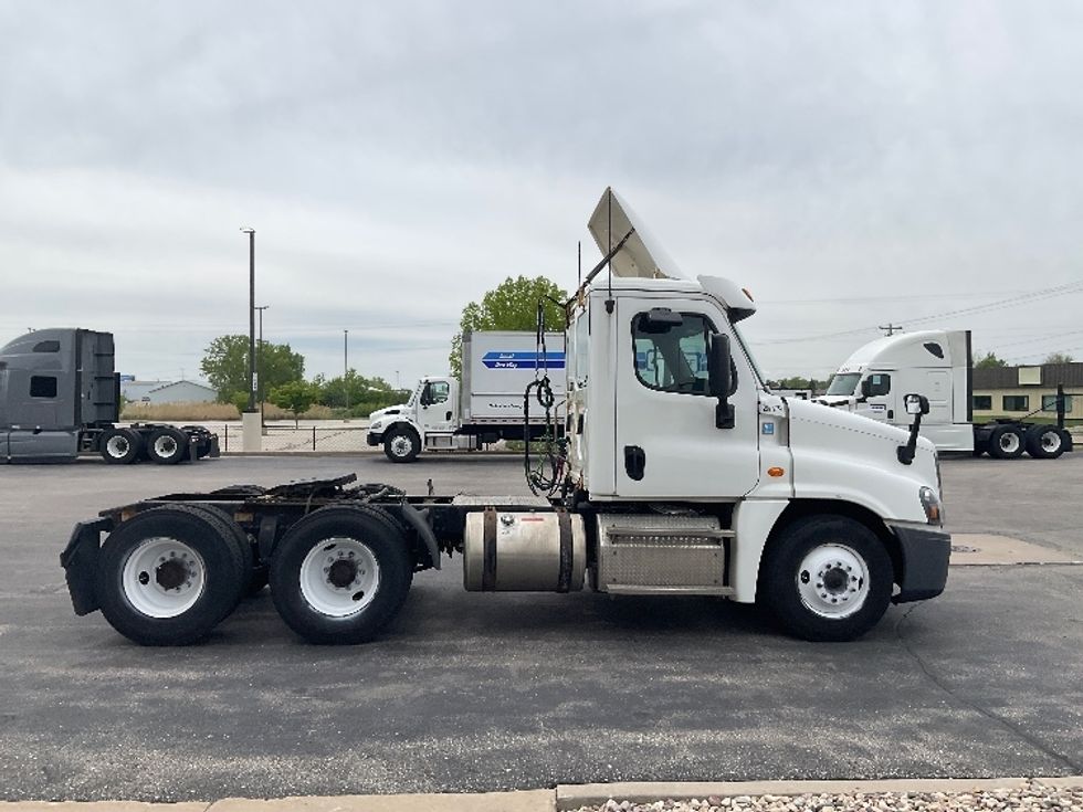 Day Cab Tractor-Heavy Duty Tractors-Freightliner-2019-Cascadia 12564ST-Milwaukee-WI-598,416\n\t\tmiles-$ 27,250 - Image 8