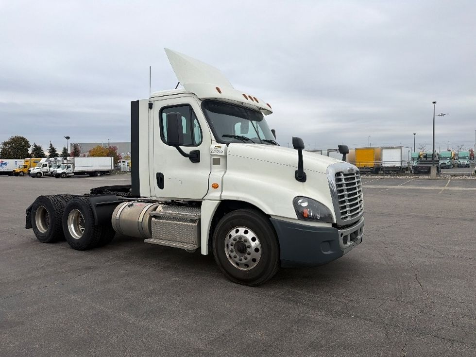 Day Cab Tractor-Heavy Duty Tractors-Freightliner-2019-Cascadia 12564ST-Mississauga-ON-443,830\n\t\tkm-$ 51,500 - Image 1