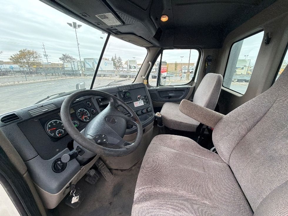 Day Cab Tractor-Heavy Duty Tractors-Freightliner-2019-Cascadia 12564ST-Mississauga-ON-443,830\n\t\tkm-$ 51,500 - Image 10