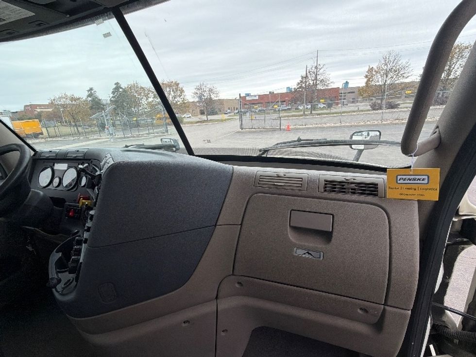 Day Cab Tractor-Heavy Duty Tractors-Freightliner-2019-Cascadia 12564ST-Mississauga-ON-443,830\n\t\tkm-$ 51,500 - Image 13