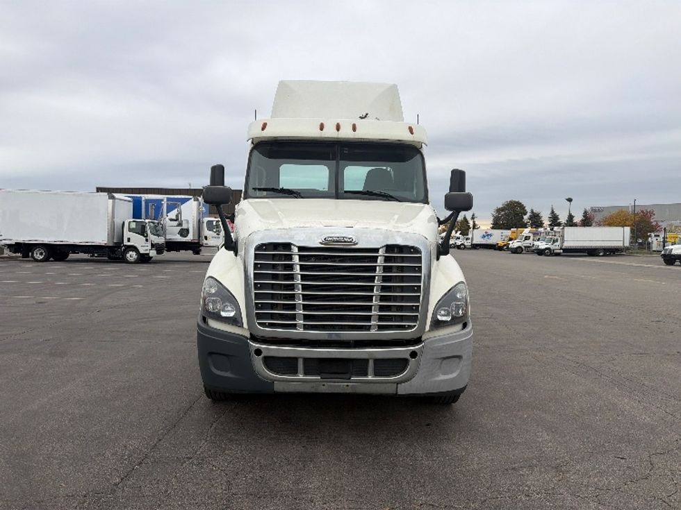 Day Cab Tractor-Heavy Duty Tractors-Freightliner-2019-Cascadia 12564ST-Mississauga-ON-443,830\n\t\tkm-$ 51,500 - Image 2