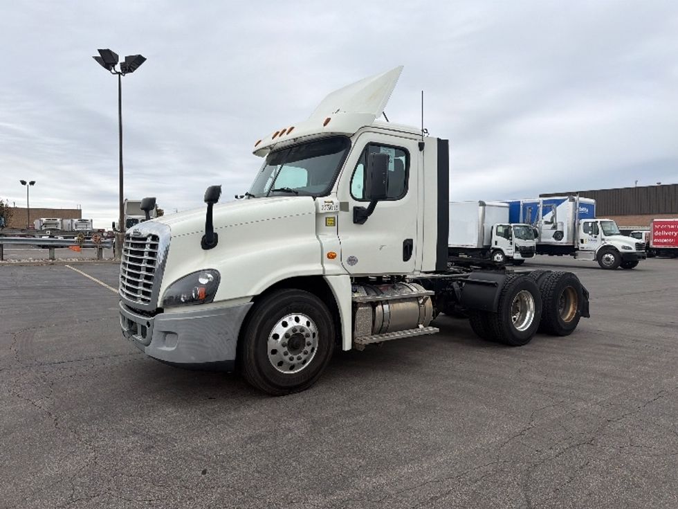 Day Cab Tractor-Heavy Duty Tractors-Freightliner-2019-Cascadia 12564ST-Mississauga-ON-443,830\n\t\tkm-$ 51,500 - Image 3