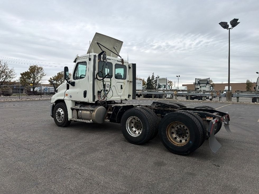 Day Cab Tractor-Heavy Duty Tractors-Freightliner-2019-Cascadia 12564ST-Mississauga-ON-443,830\n\t\tkm-$ 51,500 - Image 5