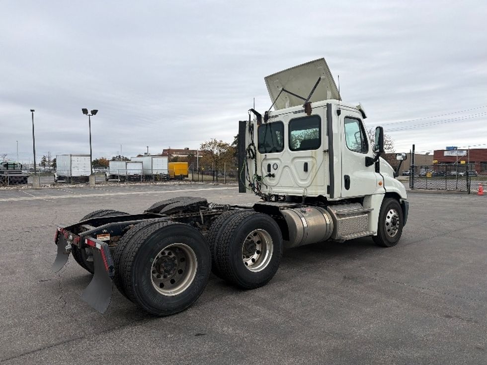 Day Cab Tractor-Heavy Duty Tractors-Freightliner-2019-Cascadia 12564ST-Mississauga-ON-443,830\n\t\tkm-$ 51,500 - Image 7