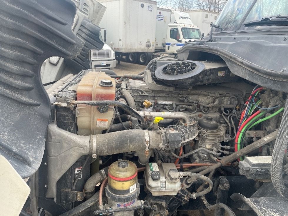 Day Cab Tractor-Heavy Duty Tractors-Freightliner-2019-Cascadia 12564ST-Moberly-MO-382,434\n\t\tmiles-$ 51,750 - Image 16