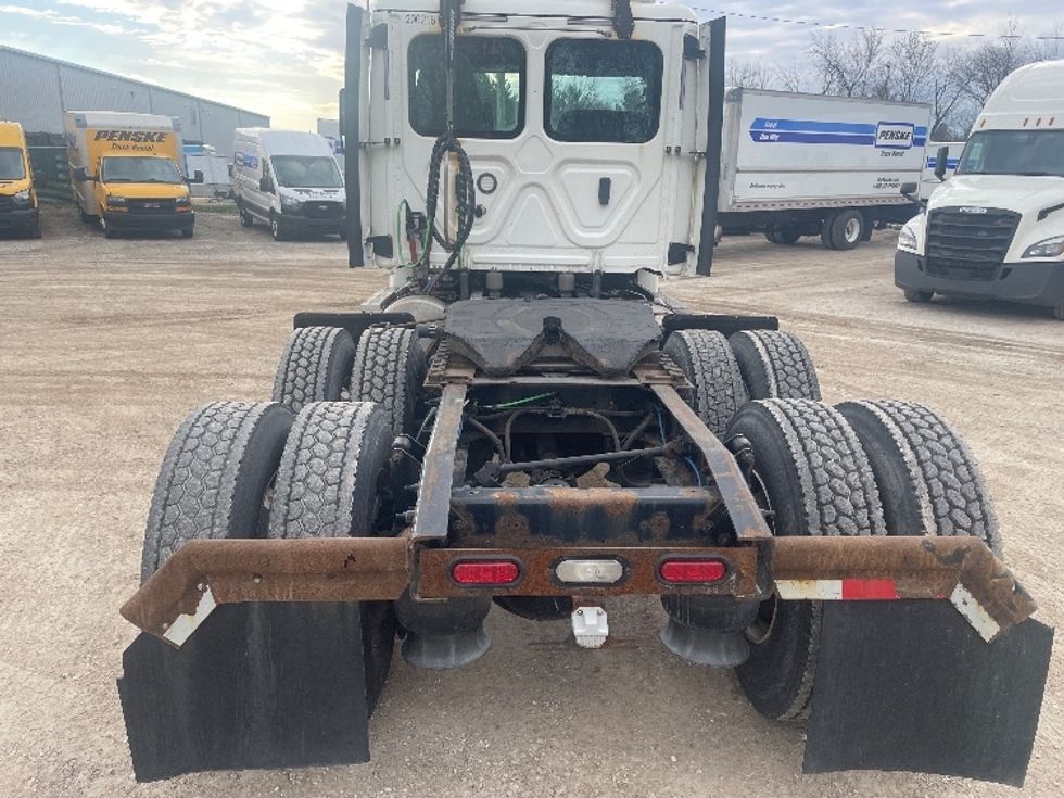 Day Cab Tractor-Heavy Duty Tractors-Freightliner-2019-Cascadia 12564ST-Moberly-MO-382,434\n\t\tmiles-$ 51,750 - Image 6