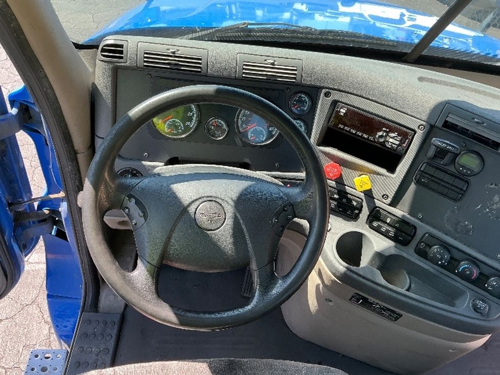 Day Cab Tractor-Heavy Duty Tractors-Freightliner-2019-Cascadia 12564ST-Montebello-CA-246,087\n\t\tmiles-$ 51,500 - Image 11