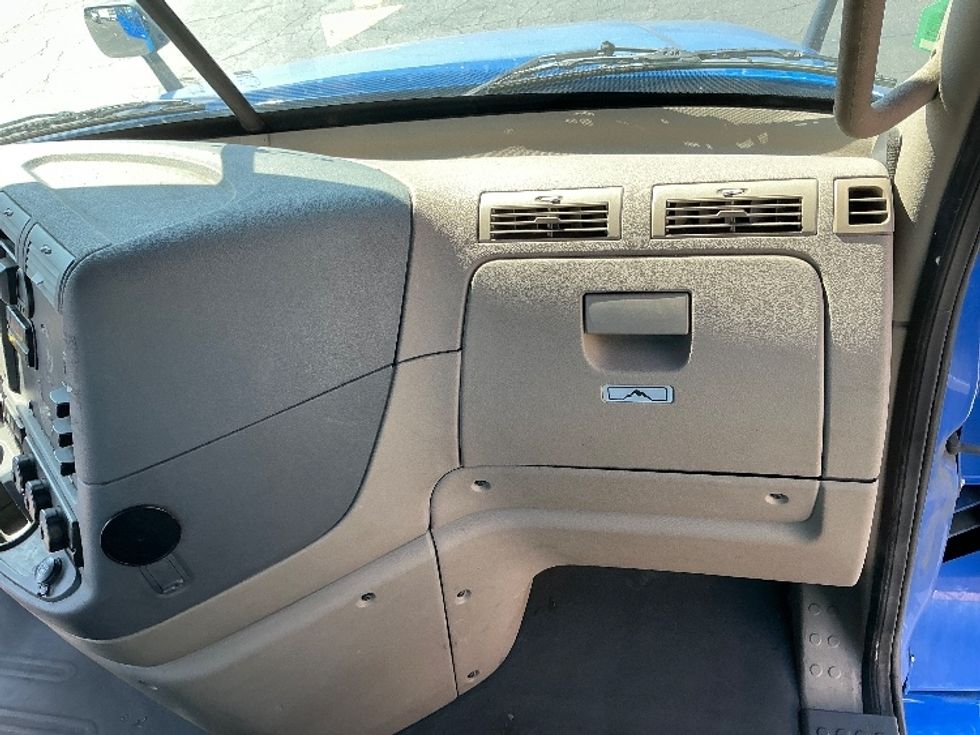 Day Cab Tractor-Heavy Duty Tractors-Freightliner-2019-Cascadia 12564ST-Montebello-CA-246,087\n\t\tmiles-$ 51,500 - Image 13