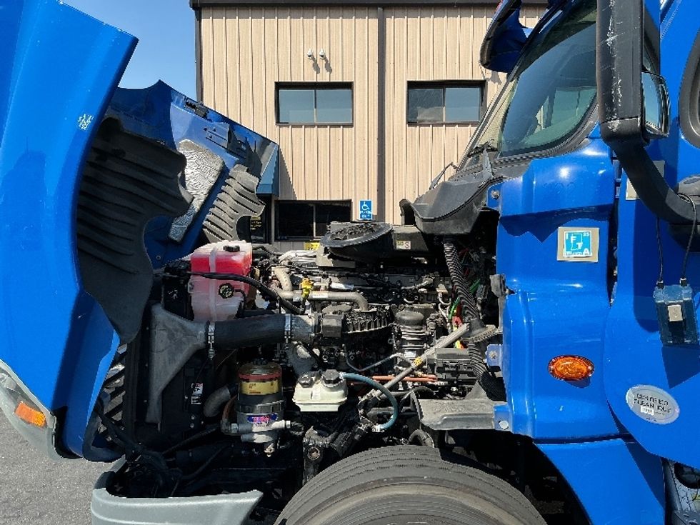 Day Cab Tractor-Heavy Duty Tractors-Freightliner-2019-Cascadia 12564ST-Montebello-CA-246,087\n\t\tmiles-$ 51,500 - Image 16