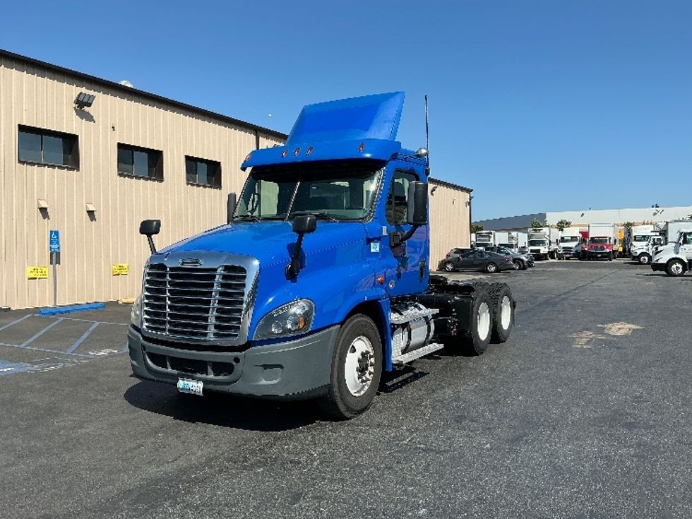 Day Cab Tractor-Heavy Duty Tractors-Freightliner-2019-Cascadia 12564ST-Montebello-CA-246,087\n\t\tmiles-$ 51,500 - Image 3