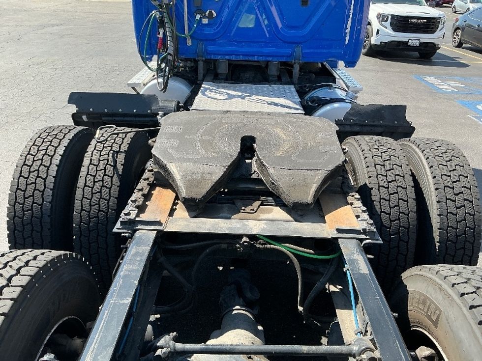 Day Cab Tractor-Heavy Duty Tractors-Freightliner-2019-Cascadia 12564ST-Montebello-CA-246,087\n\t\tmiles-$ 51,500 - Image 6
