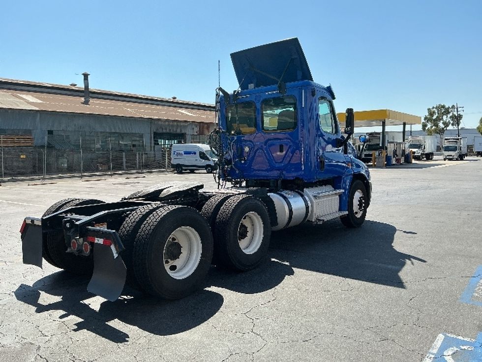 Day Cab Tractor-Heavy Duty Tractors-Freightliner-2019-Cascadia 12564ST-Montebello-CA-246,087\n\t\tmiles-$ 51,500 - Image 7