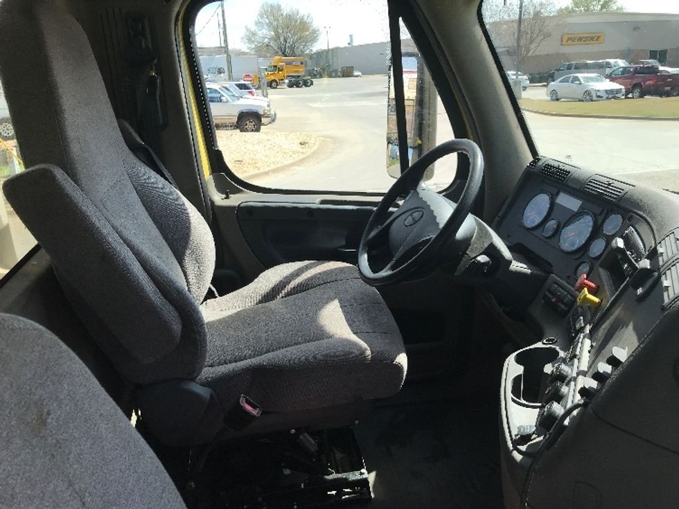 Day Cab Tractor-Heavy Duty Tractors-Freightliner-2019-Cascadia 12564ST-Montgomery-AL-307,499\n\t\tmiles-$ 56,000 - Image 13