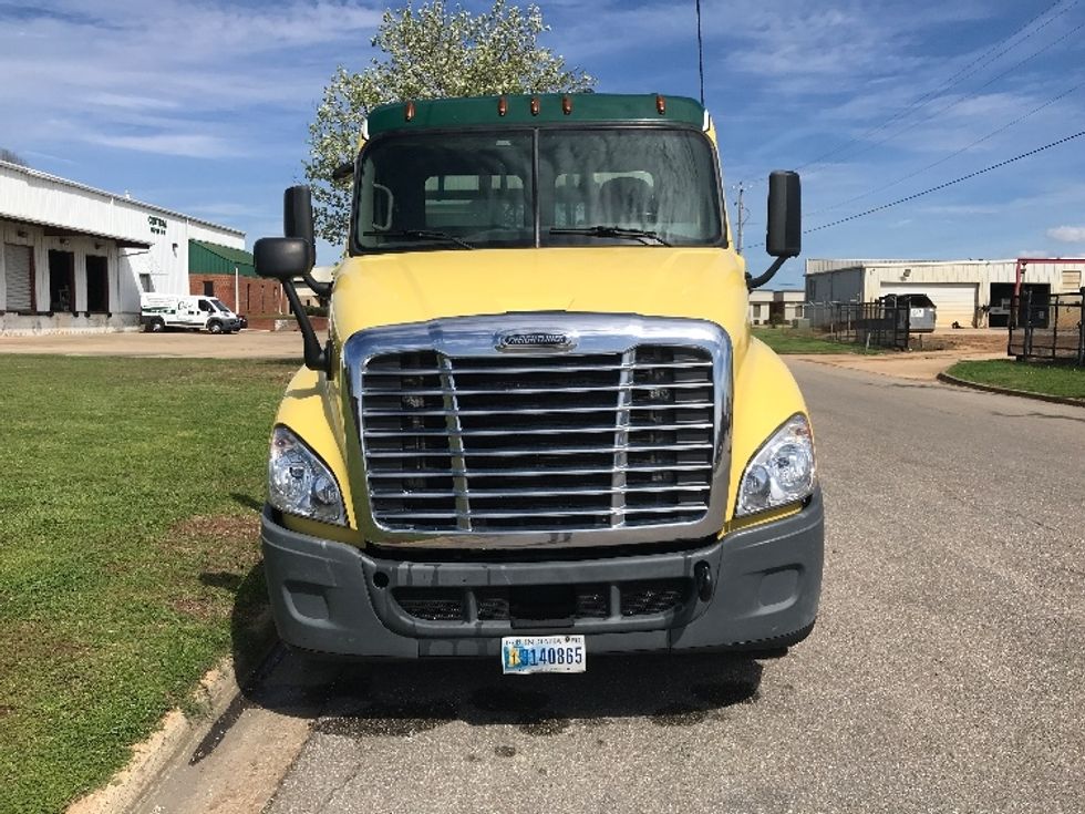 Day Cab Tractor-Heavy Duty Tractors-Freightliner-2019-Cascadia 12564ST-Montgomery-AL-307,499\n\t\tmiles-$ 56,000 - Image 2