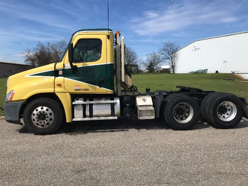 Day Cab Tractor-Heavy Duty Tractors-Freightliner-2019-Cascadia 12564ST-Montgomery-AL-307,499\n\t\tmiles-$ 56,000 - Image 4