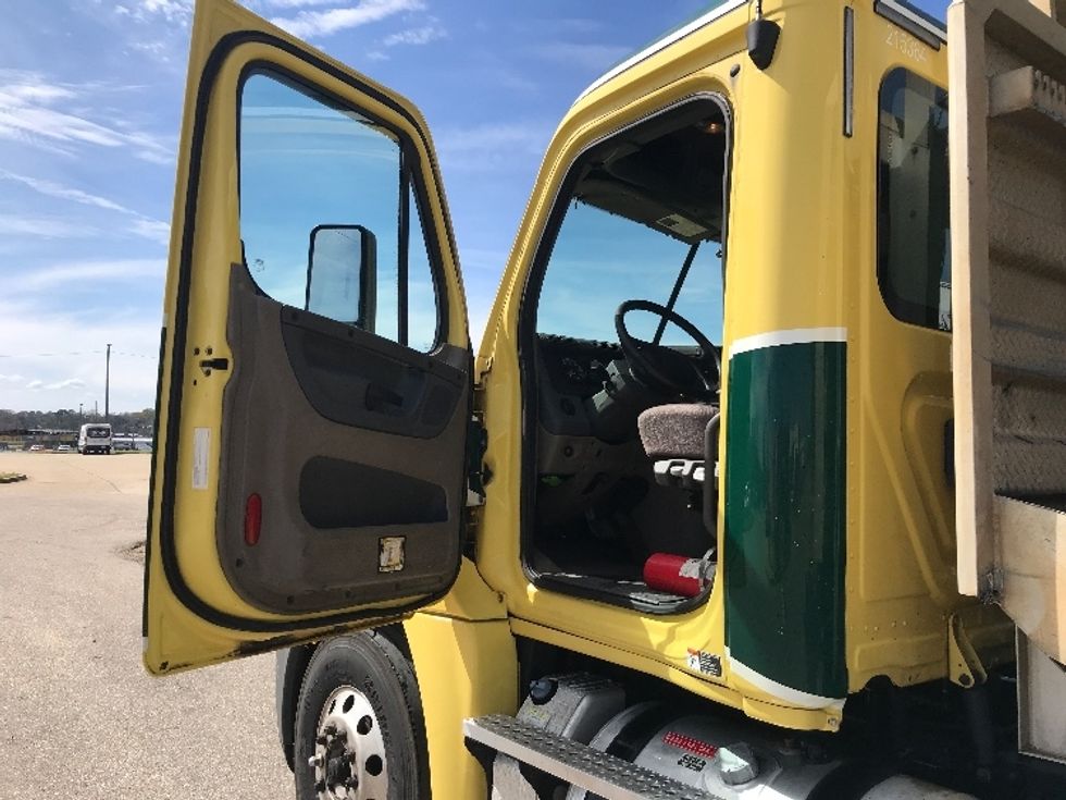 Day Cab Tractor-Heavy Duty Tractors-Freightliner-2019-Cascadia 12564ST-Montgomery-AL-307,499\n\t\tmiles-$ 56,000 - Image 8