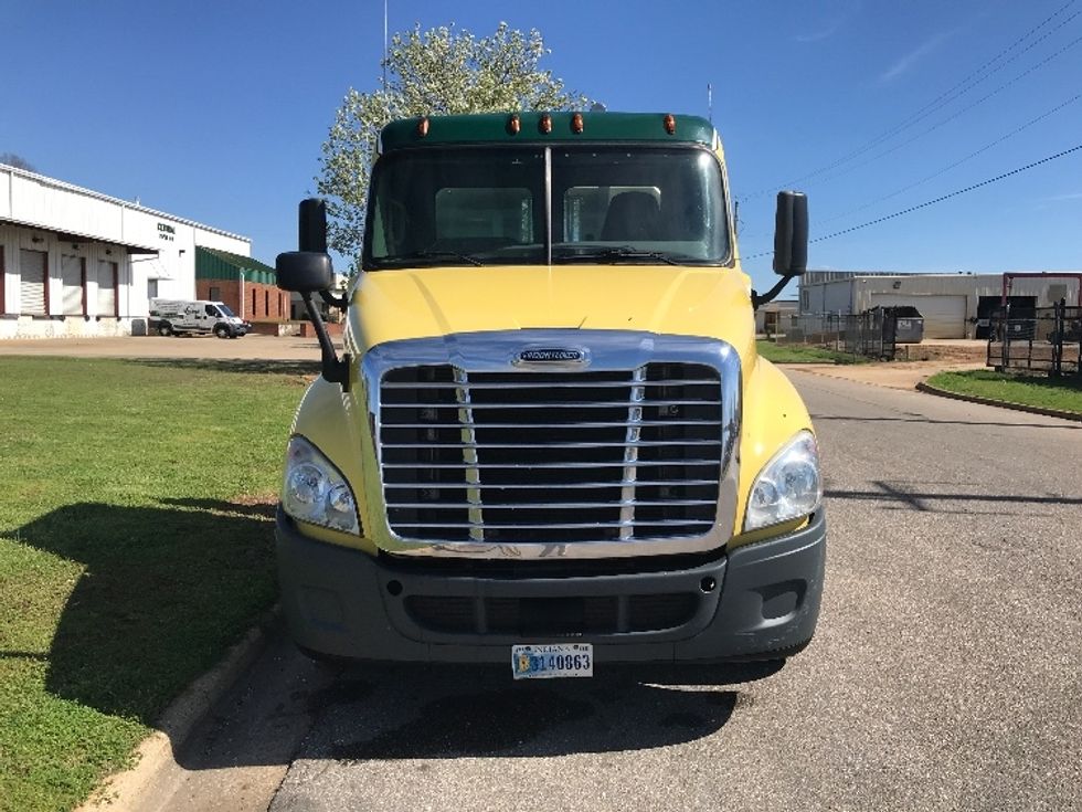 Day Cab Tractor-Heavy Duty Tractors-Freightliner-2019-Cascadia 12564ST-Montgomery-AL-383,137\n\t\tmiles-$ 48,750 - Image 2