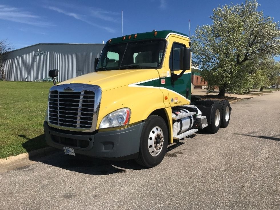 Day Cab Tractor-Heavy Duty Tractors-Freightliner-2019-Cascadia 12564ST-Montgomery-AL-383,137\n\t\tmiles-$ 48,750 - Image 3