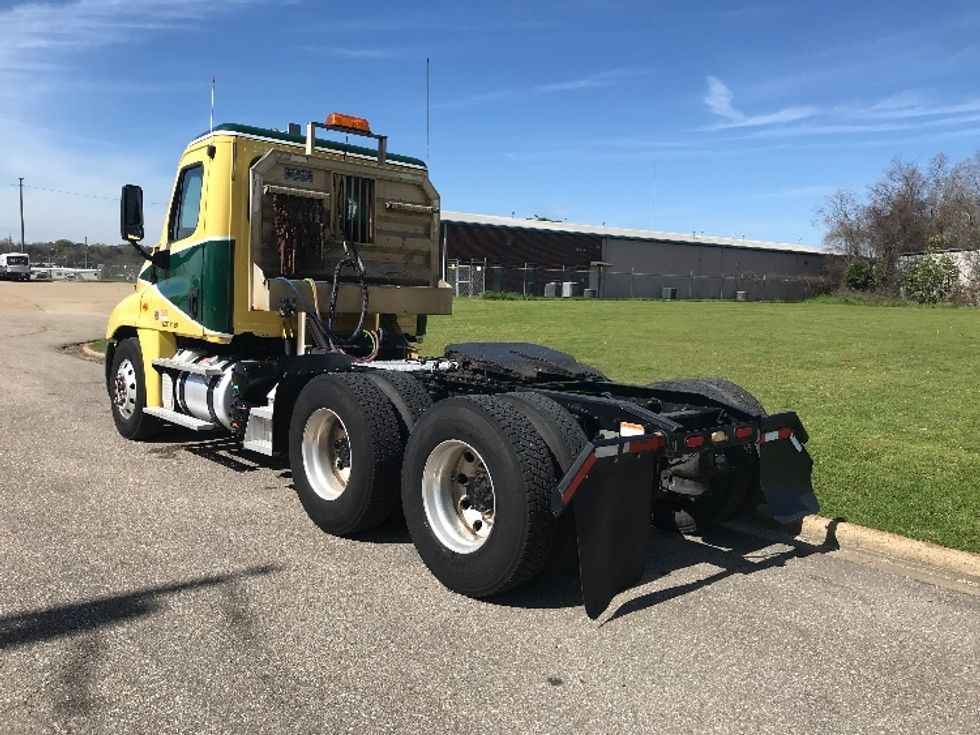 Day Cab Tractor-Heavy Duty Tractors-Freightliner-2019-Cascadia 12564ST-Montgomery-AL-383,137\n\t\tmiles-$ 48,750 - Image 5
