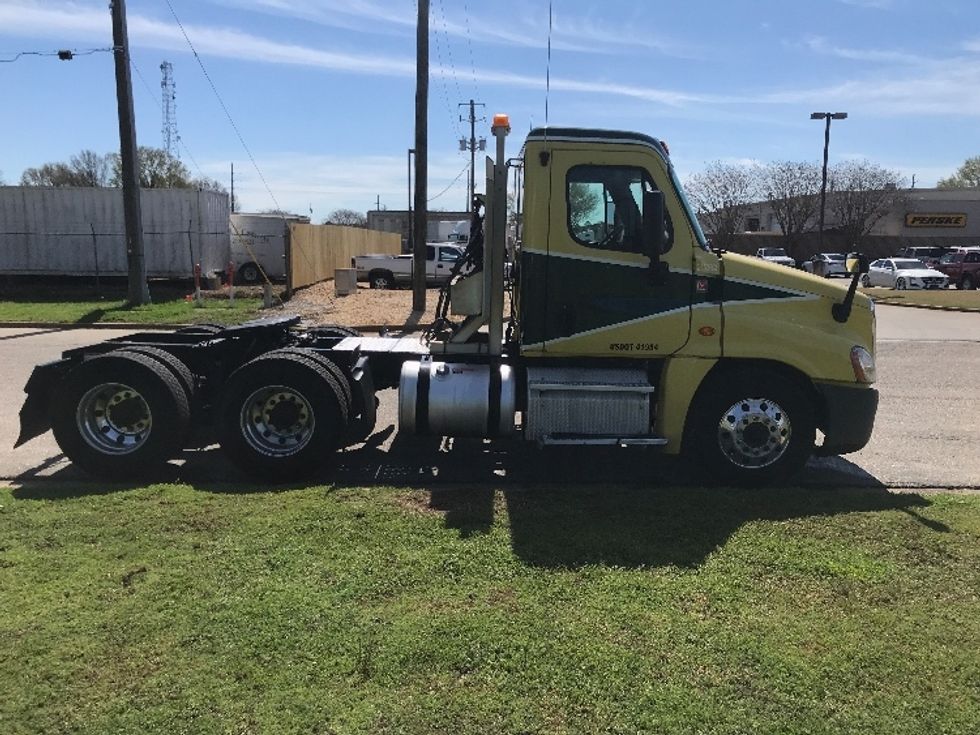 Day Cab Tractor-Heavy Duty Tractors-Freightliner-2019-Cascadia 12564ST-Montgomery-AL-383,137\n\t\tmiles-$ 48,750 - Image 8