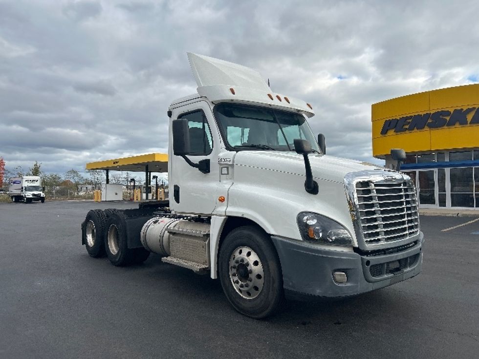 Day Cab Tractor-Heavy Duty Tractors-Freightliner-2019-Cascadia 12564ST-Montgomery-NY-149,356\n\t\tmiles-$ 45,250 - Image 1