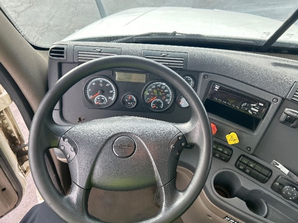 Day Cab Tractor-Heavy Duty Tractors-Freightliner-2019-Cascadia 12564ST-Montgomery-NY-149,356\n\t\tmiles-$ 45,250 - Image 11