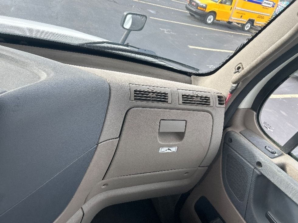 Day Cab Tractor-Heavy Duty Tractors-Freightliner-2019-Cascadia 12564ST-Montgomery-NY-149,356\n\t\tmiles-$ 45,250 - Image 13