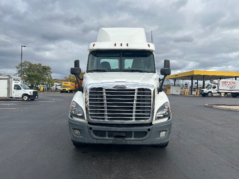 Day Cab Tractor-Heavy Duty Tractors-Freightliner-2019-Cascadia 12564ST-Montgomery-NY-149,356\n\t\tmiles-$ 45,250 - Image 2
