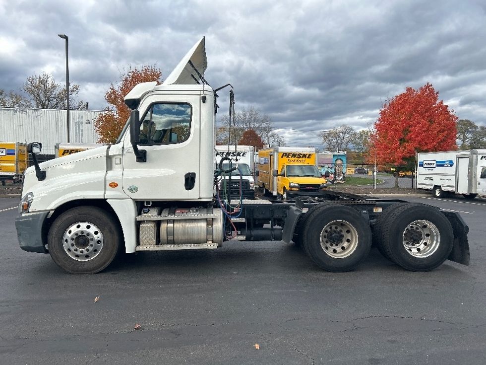 Day Cab Tractor-Heavy Duty Tractors-Freightliner-2019-Cascadia 12564ST-Montgomery-NY-149,356\n\t\tmiles-$ 45,250 - Image 4