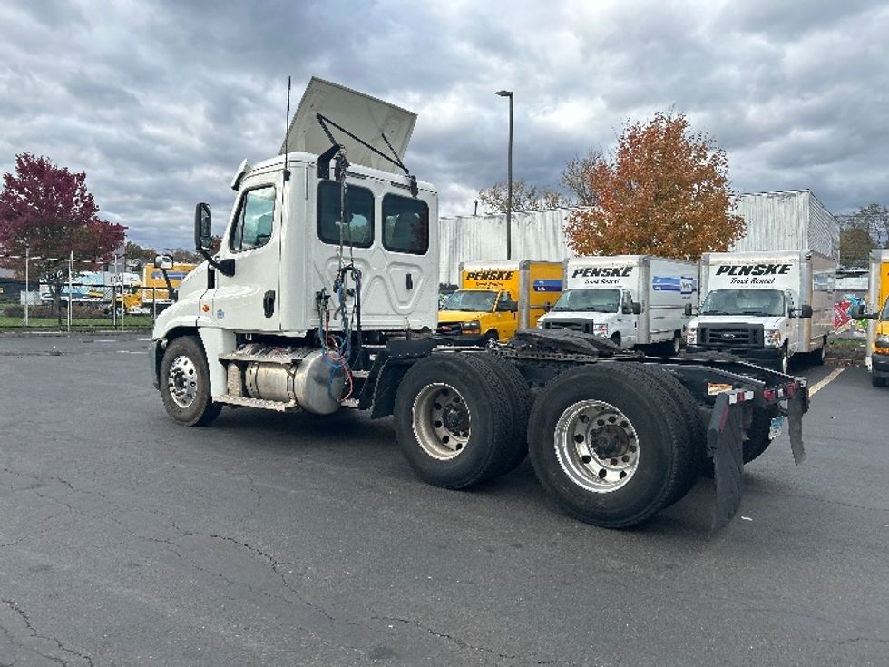 Day Cab Tractor-Heavy Duty Tractors-Freightliner-2019-Cascadia 12564ST-Montgomery-NY-149,356\n\t\tmiles-$ 45,250 - Image 5