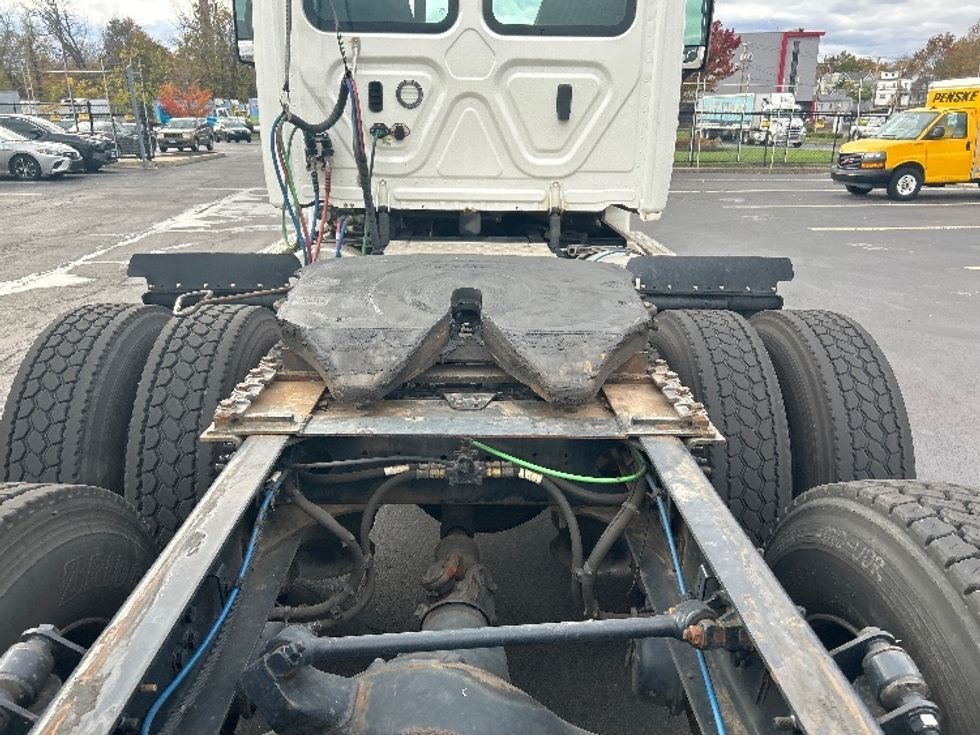 Day Cab Tractor-Heavy Duty Tractors-Freightliner-2019-Cascadia 12564ST-Montgomery-NY-149,356\n\t\tmiles-$ 45,250 - Image 6