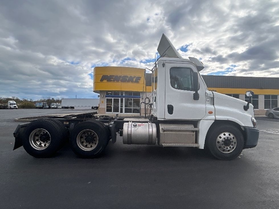 Day Cab Tractor-Heavy Duty Tractors-Freightliner-2019-Cascadia 12564ST-Montgomery-NY-149,356\n\t\tmiles-$ 45,250 - Image 8