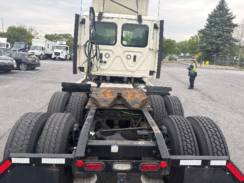 Day Cab Tractor-Heavy Duty Tractors-Freightliner-2019-Cascadia 12564ST-Montgomery-NY-303,364\n\t\tmiles-$ 44,250 - Image 6