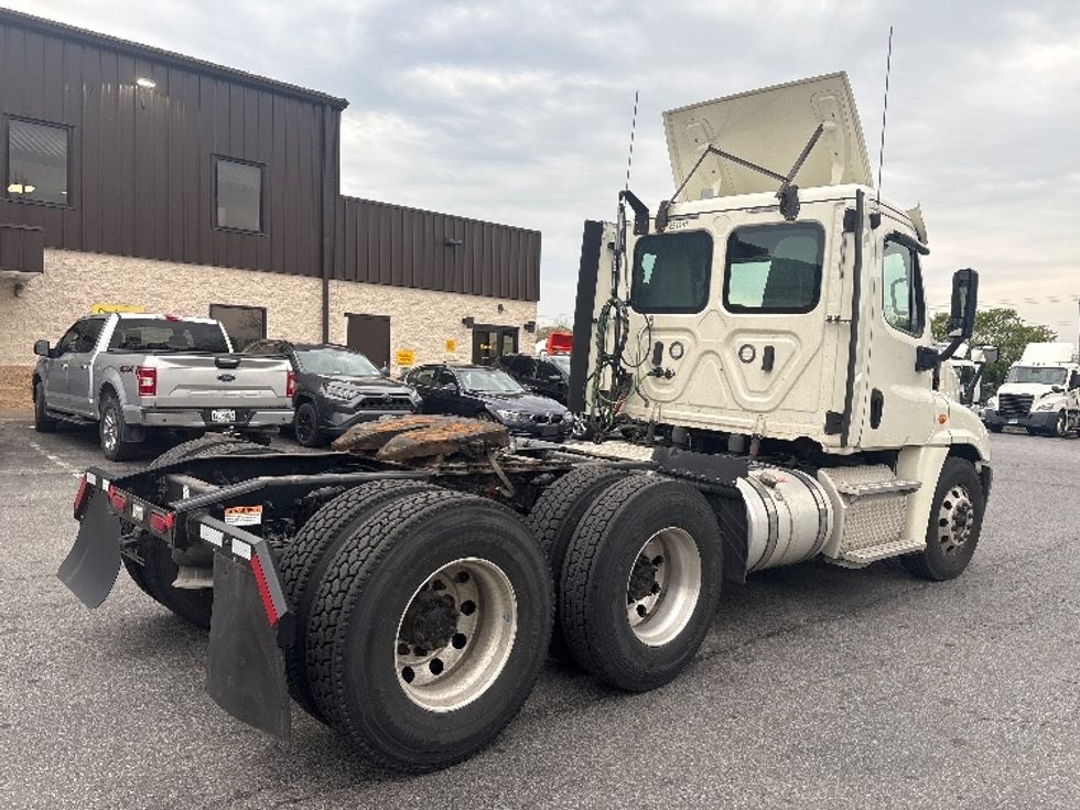 Day Cab Tractor-Heavy Duty Tractors-Freightliner-2019-Cascadia 12564ST-Montgomery-NY-303,364\n\t\tmiles-$ 44,250 - Image 7