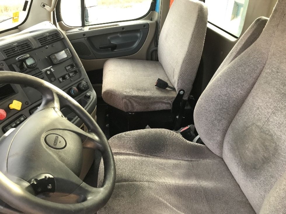 Day Cab Tractor-Heavy Duty Tractors-Freightliner-2019-Cascadia 12564ST-Morristown-TN-408,886\n\t\tmiles-$ 38,000 - Image 10