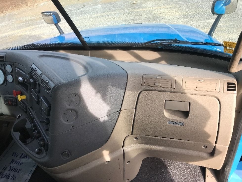 Day Cab Tractor-Heavy Duty Tractors-Freightliner-2019-Cascadia 12564ST-Morristown-TN-408,886\n\t\tmiles-$ 38,000 - Image 13