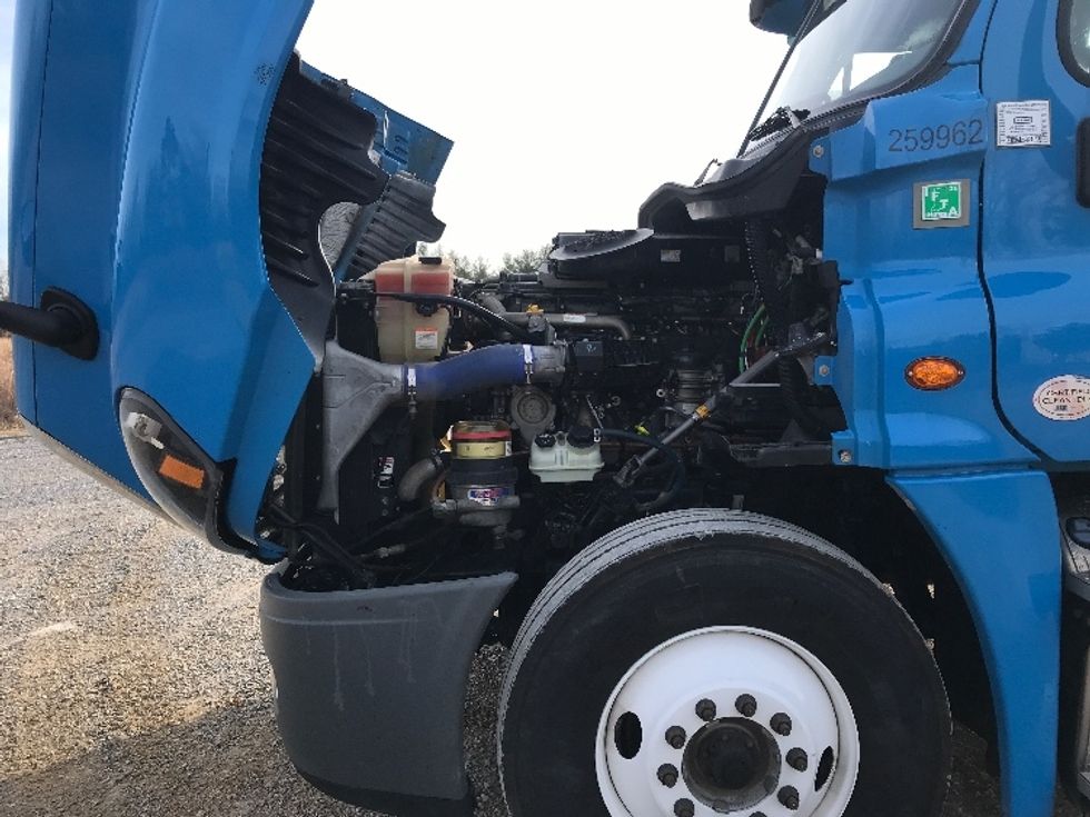 Day Cab Tractor-Heavy Duty Tractors-Freightliner-2019-Cascadia 12564ST-Morristown-TN-408,886\n\t\tmiles-$ 38,000 - Image 16