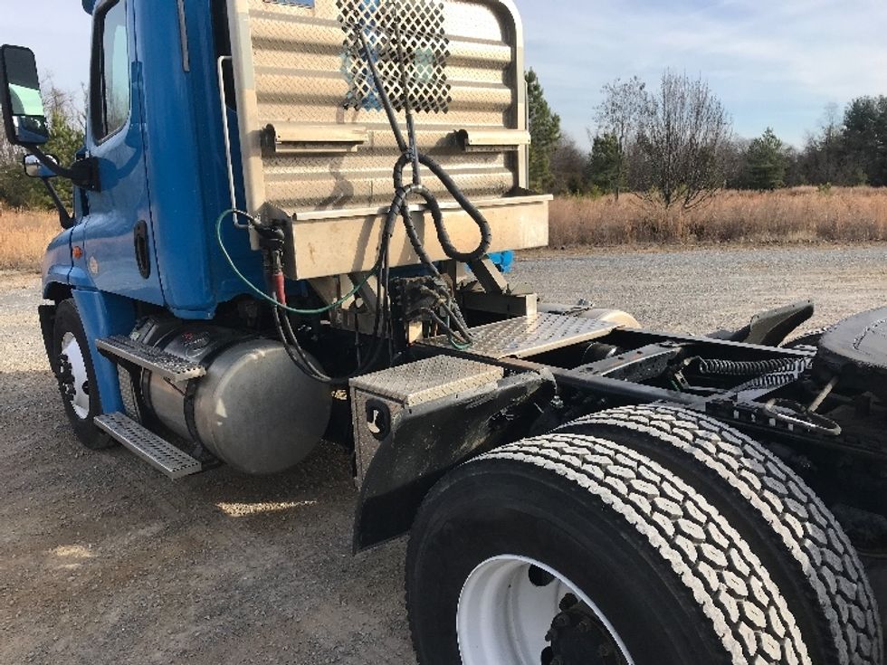 Day Cab Tractor-Heavy Duty Tractors-Freightliner-2019-Cascadia 12564ST-Morristown-TN-408,886\n\t\tmiles-$ 38,000 - Image 17