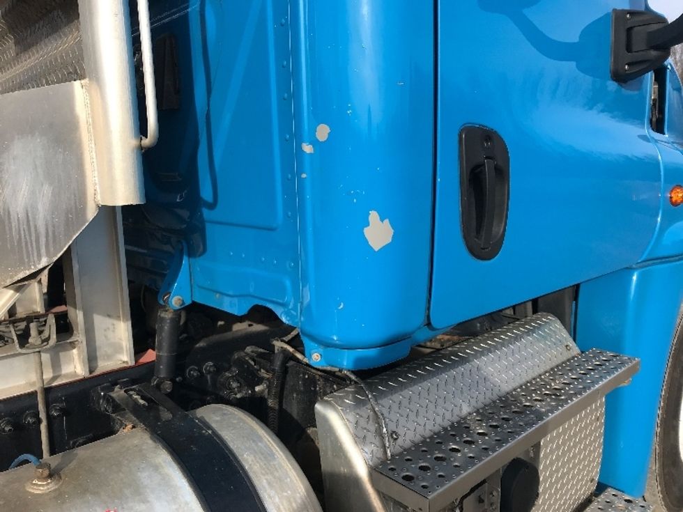 Day Cab Tractor-Heavy Duty Tractors-Freightliner-2019-Cascadia 12564ST-Morristown-TN-408,886\n\t\tmiles-$ 38,000 - Image 19