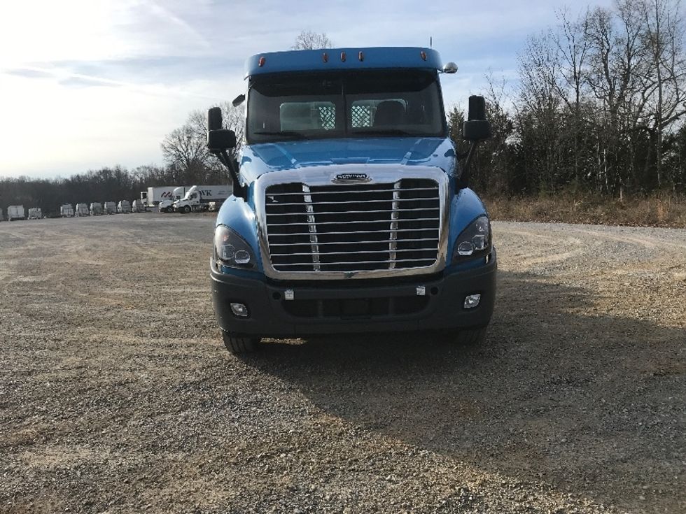 Day Cab Tractor-Heavy Duty Tractors-Freightliner-2019-Cascadia 12564ST-Morristown-TN-408,886\n\t\tmiles-$ 38,000 - Image 2