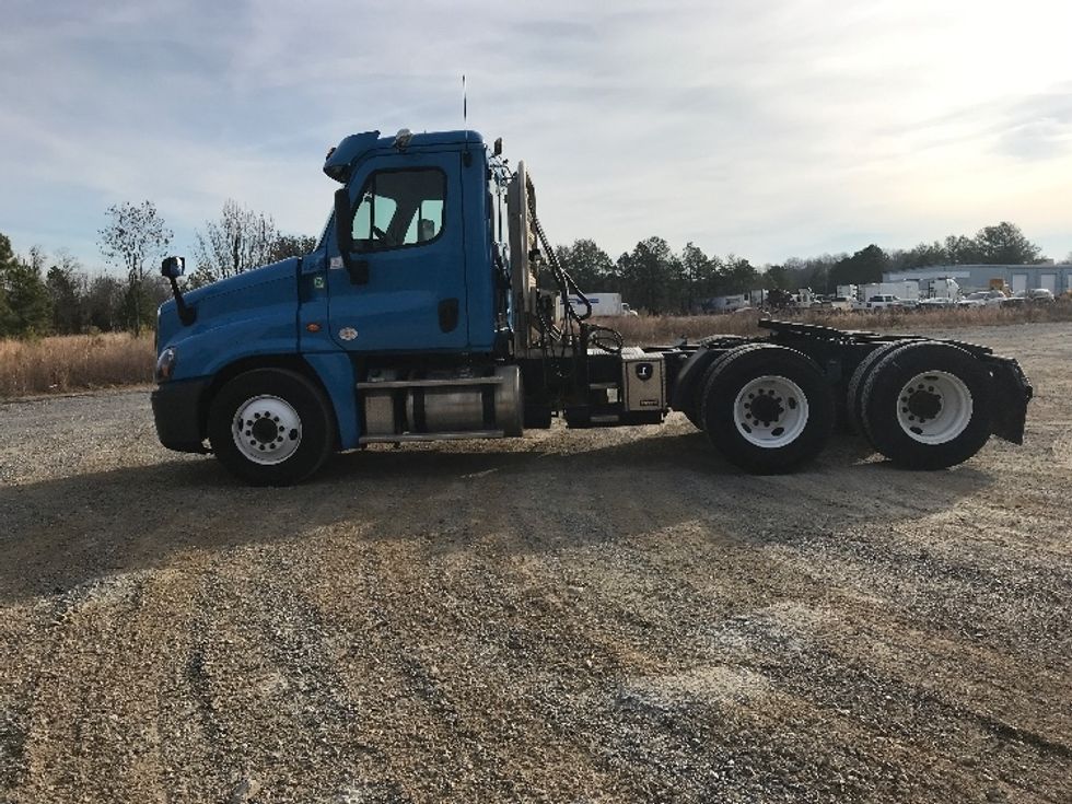 Day Cab Tractor-Heavy Duty Tractors-Freightliner-2019-Cascadia 12564ST-Morristown-TN-408,886\n\t\tmiles-$ 38,000 - Image 4
