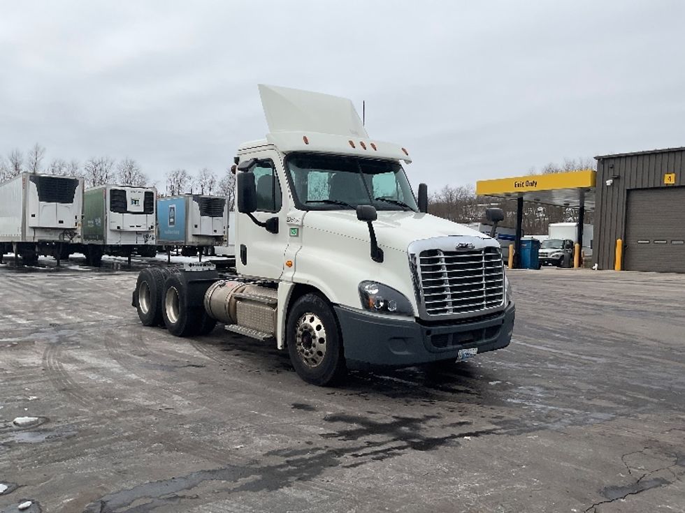 Day Cab Tractor-Heavy Duty Tractors-Freightliner-2019-Cascadia 12564ST-Mount Pleasant-PA-237,309\n\t\tmiles-$ 55,000 - Image 1
