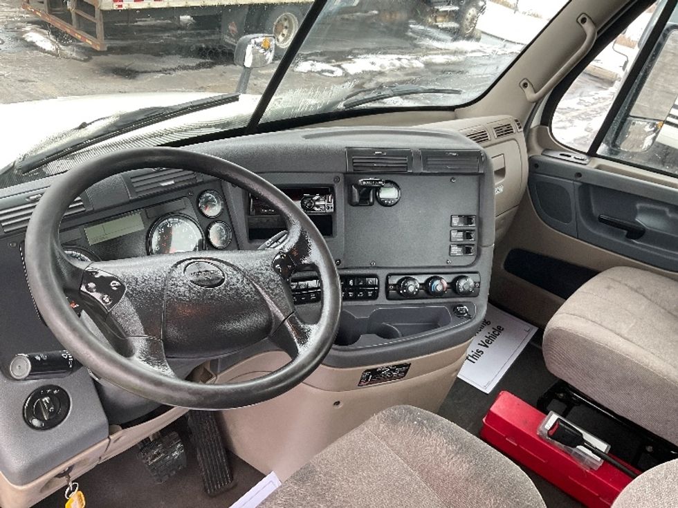 Day Cab Tractor-Heavy Duty Tractors-Freightliner-2019-Cascadia 12564ST-Mount Pleasant-PA-237,309\n\t\tmiles-$ 55,000 - Image 10