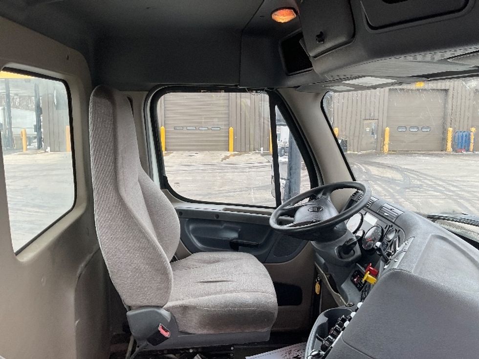 Day Cab Tractor-Heavy Duty Tractors-Freightliner-2019-Cascadia 12564ST-Mount Pleasant-PA-237,309\n\t\tmiles-$ 55,000 - Image 14