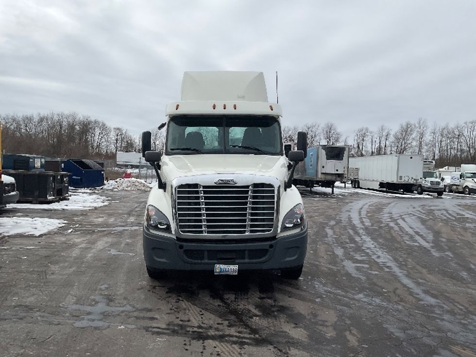 Day Cab Tractor-Heavy Duty Tractors-Freightliner-2019-Cascadia 12564ST-Mount Pleasant-PA-237,309\n\t\tmiles-$ 55,000 - Image 2